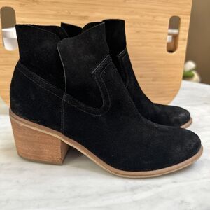 Brass Plum BP Black Suede Ankle Bootie‎ Size 8
